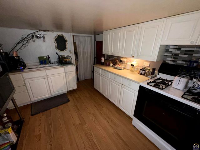 1919 SE Iowa AVE, Topeka, KS 66607