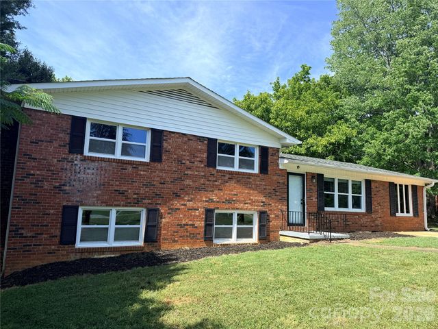 267 Hoopaugh Avenue, Ellenboro, NC 28040