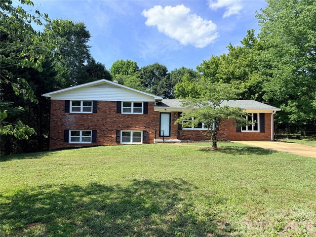 267 Hoopaugh Avenue, Ellenboro, NC 28040