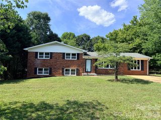 267 Hoopaugh Avenue, Ellenboro, NC 28040