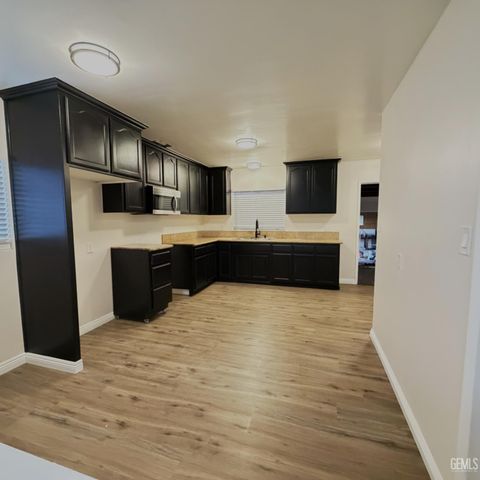 2000 Avondale Drive, Bakersfield, CA 93306