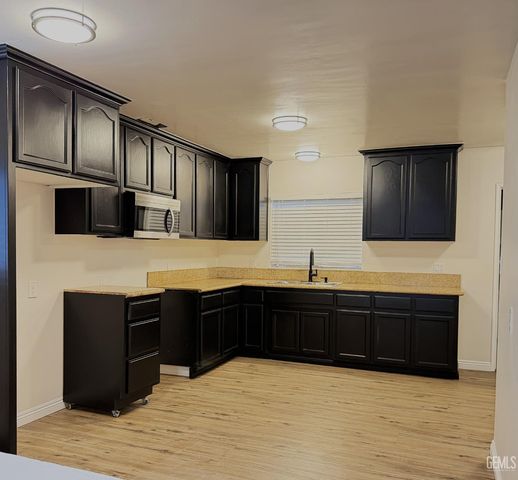 2000 Avondale Drive, Bakersfield, CA 93306