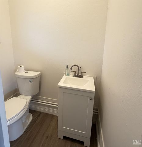 2000 Avondale Drive, Bakersfield, CA 93306