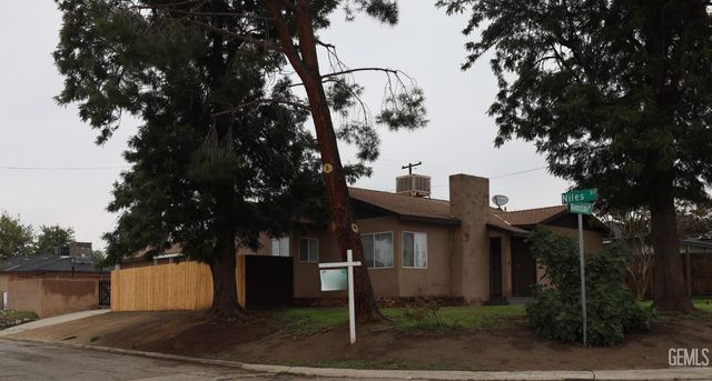 2000 Avondale Drive, Bakersfield, CA 93306