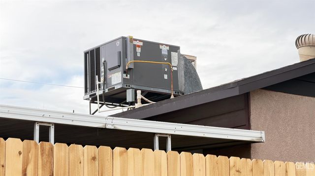 2000 Avondale Drive, Bakersfield, CA 93306