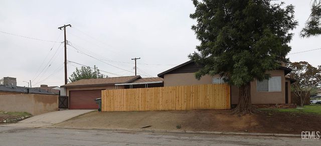 2000 Avondale Drive, Bakersfield, CA 93306