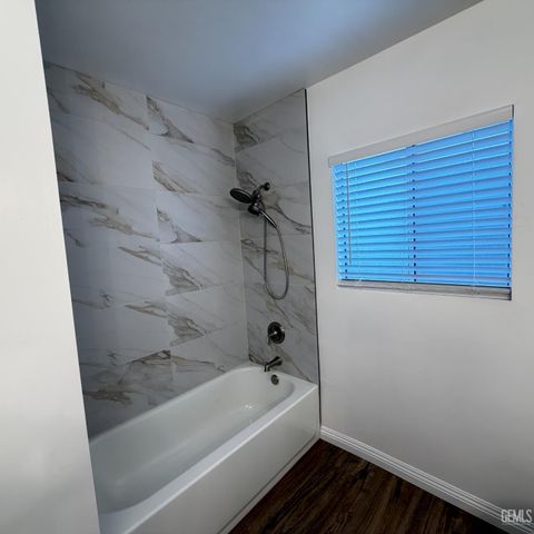 2000 Avondale Drive, Bakersfield, CA 93306