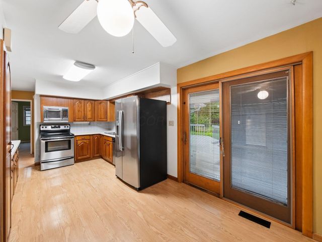 2433 Fishinger Road, Upper Arlington, OH 43221