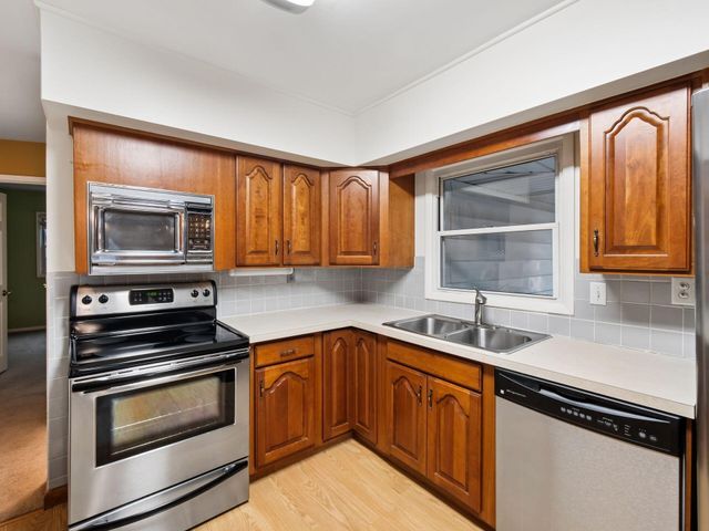 2433 Fishinger Road, Upper Arlington, OH 43221