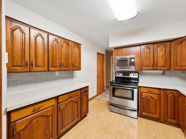 2433 Fishinger Road, Upper Arlington, OH 43221