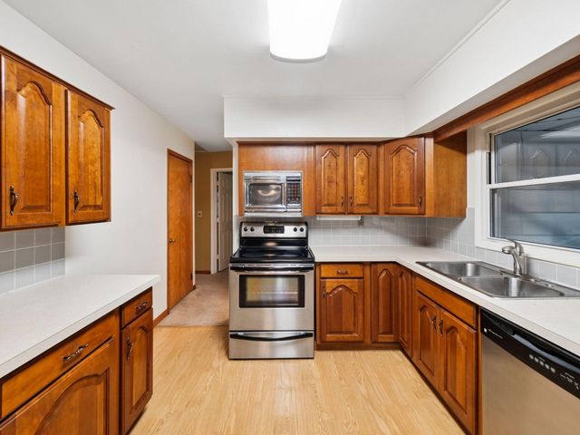 2433 Fishinger Road, Upper Arlington, OH 43221