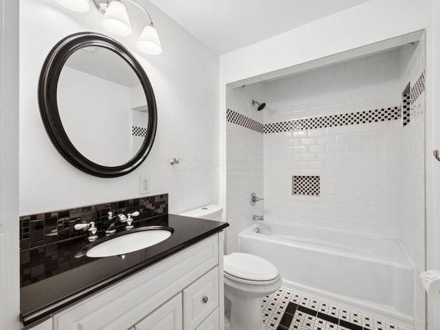 2433 Fishinger Road, Upper Arlington, OH 43221