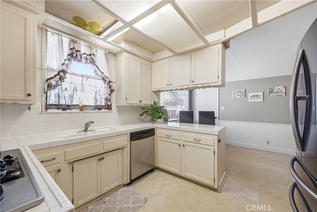19545 Bryant, Northridge, CA 91324