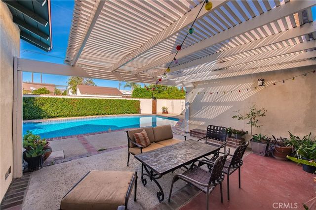 19545 Bryant, Northridge, CA 91324