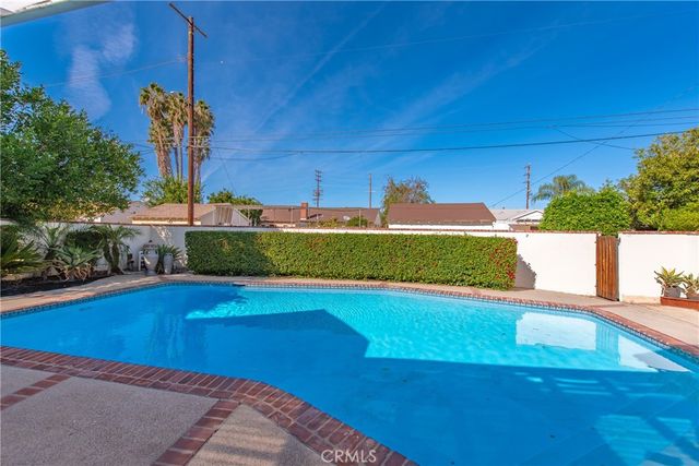 19545 Bryant, Northridge, CA 91324