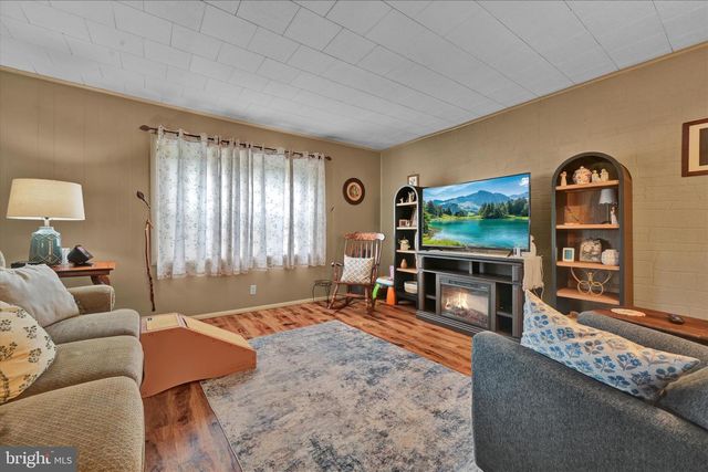 320 E BACON ST, Pottsville, PA 17901