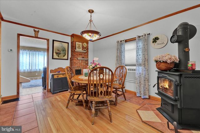 320 E BACON ST, Pottsville, PA 17901