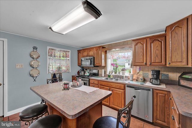 320 E BACON ST, Pottsville, PA 17901