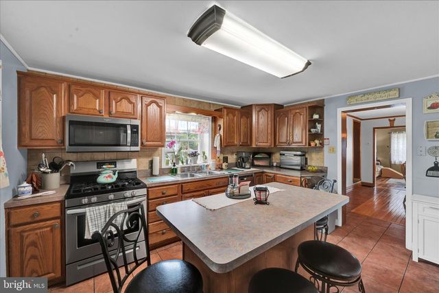 320 E BACON ST, Pottsville, PA 17901
