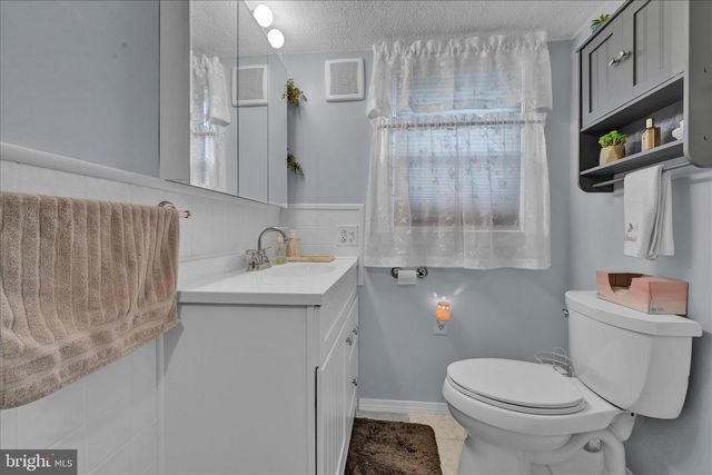 320 E BACON ST, Pottsville, PA 17901