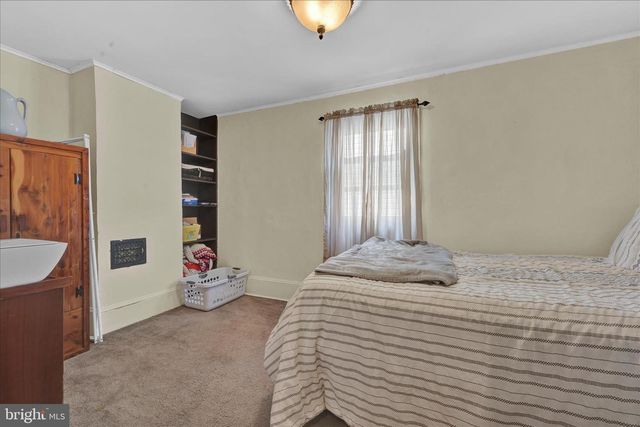 320 E BACON ST, Pottsville, PA 17901