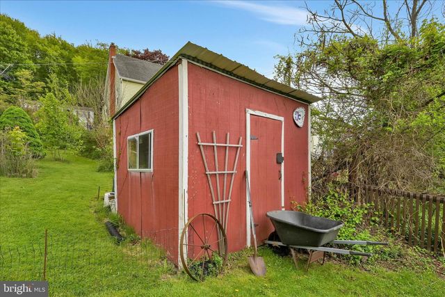 320 E BACON ST, Pottsville, PA 17901