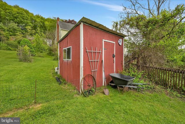 320 E BACON ST, Pottsville, PA 17901