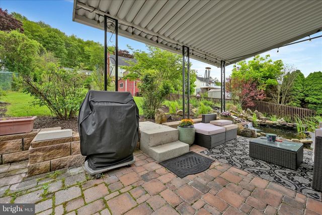 320 E BACON ST, Pottsville, PA 17901