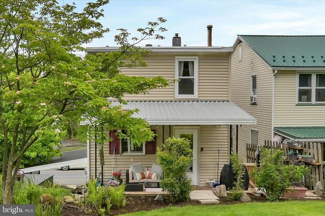 320 E BACON ST, Pottsville, PA 17901