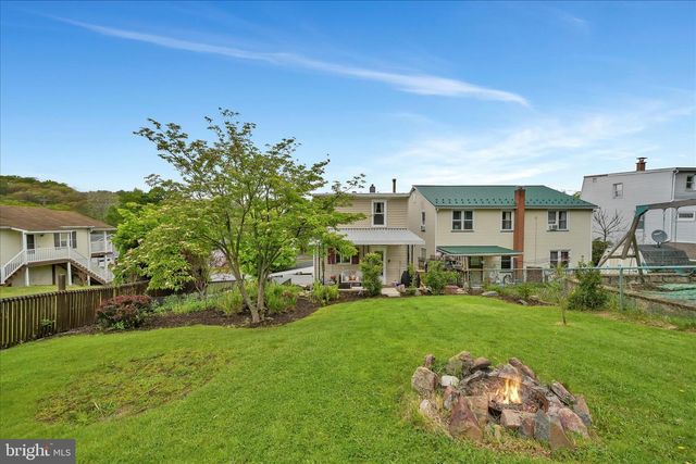 320 E BACON ST, Pottsville, PA 17901