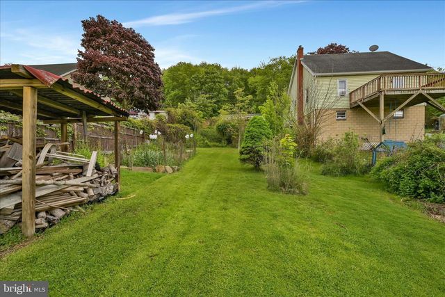 320 E BACON ST, Pottsville, PA 17901