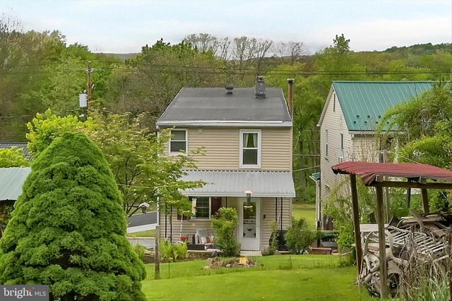 320 E BACON ST, Pottsville, PA 17901