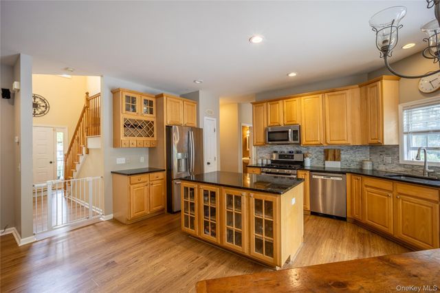 53 Traci Lane, Hopewell Junction, NY 12533