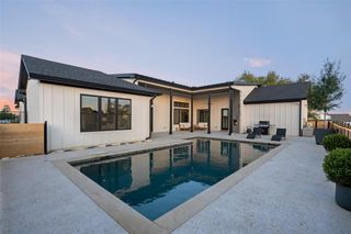 325 Stockman DR, Dripping Springs, TX 78620
