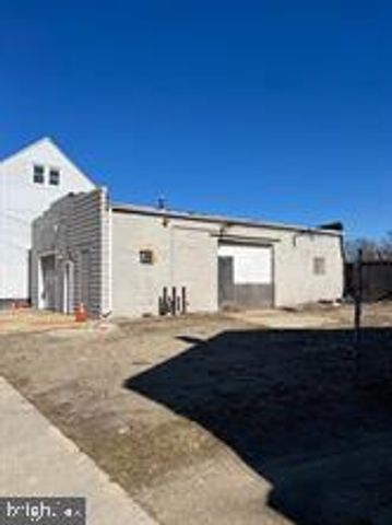 330 S BROADWAY, Gloucester City, NJ 08030