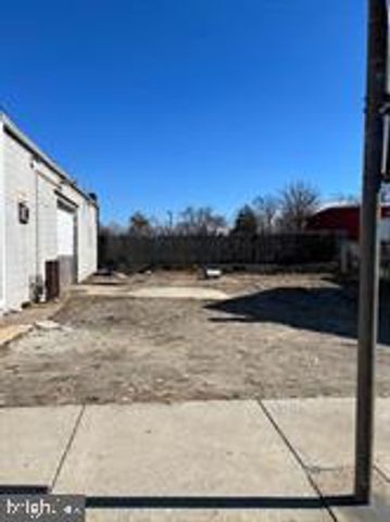 330 S BROADWAY, Gloucester City, NJ 08030