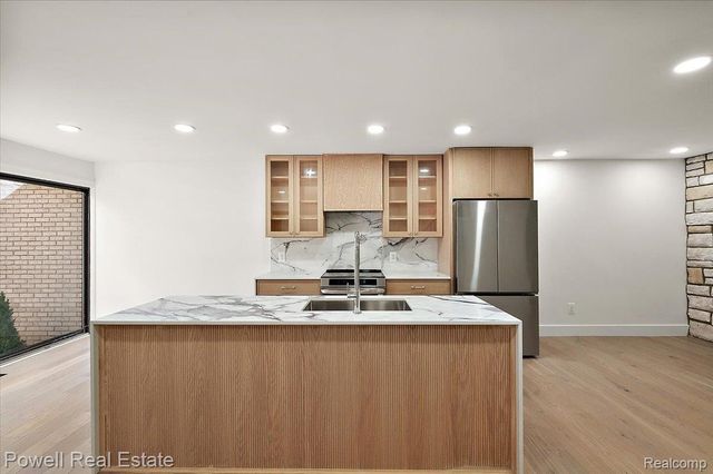 1106 Timberview Trail, Bloomfield Charter Township, MI 48304