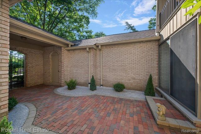 1106 Timberview Trail, Bloomfield Charter Township, MI 48304