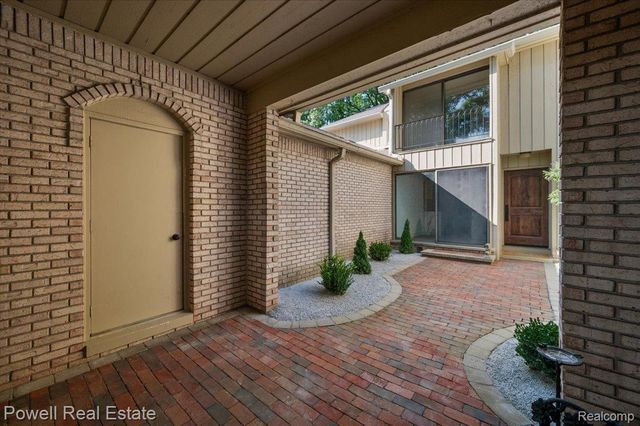 1106 Timberview Trail, Bloomfield Charter Township, MI 48304