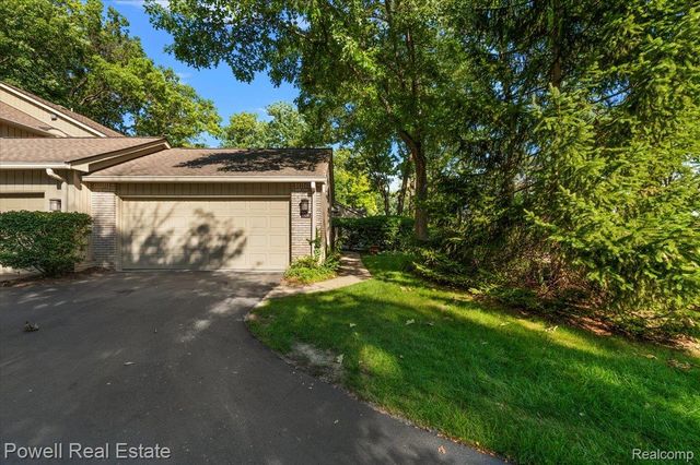 1106 Timberview Trail, Bloomfield Charter Township, MI 48304