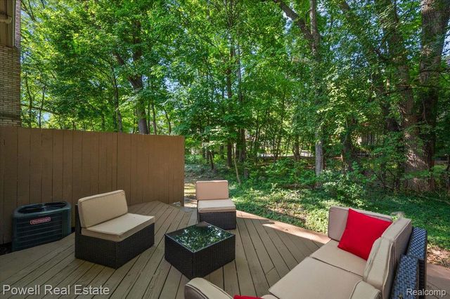 1106 Timberview Trail, Bloomfield Charter Township, MI 48304