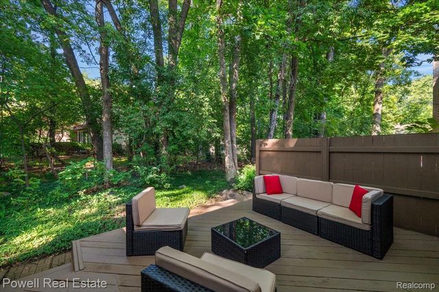1106 Timberview Trail, Bloomfield Charter Township, MI 48304