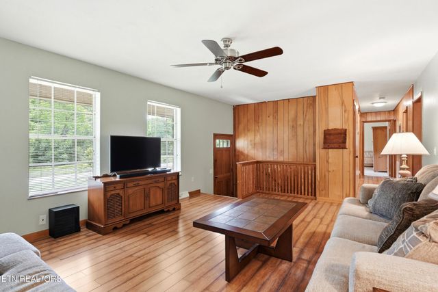 355 Crock Rd, Loudon, TN 37774