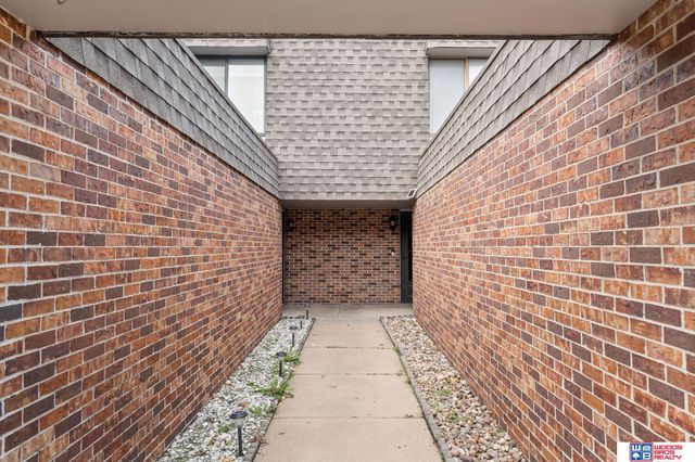 3515 Neerpark Drive, Lincoln, NE 68506