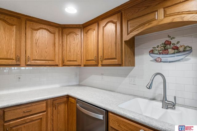 3515 Neerpark Drive, Lincoln, NE 68506