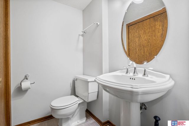 3515 Neerpark Drive, Lincoln, NE 68506