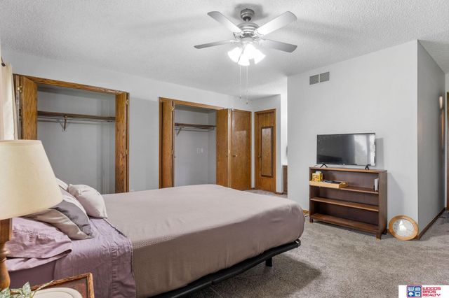 3515 Neerpark Drive, Lincoln, NE 68506