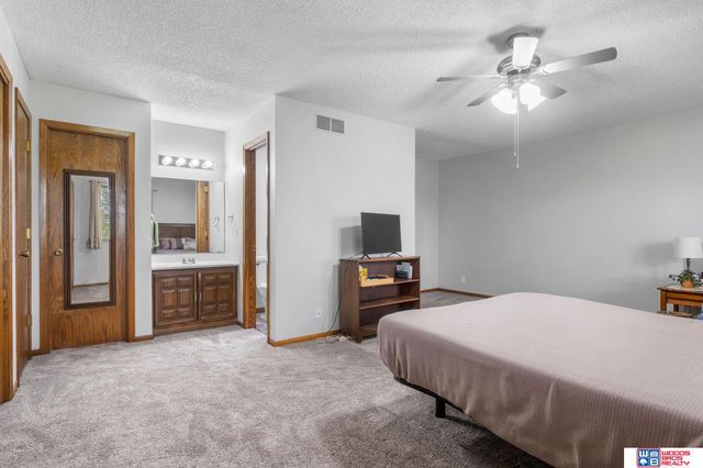 3515 Neerpark Drive, Lincoln, NE 68506