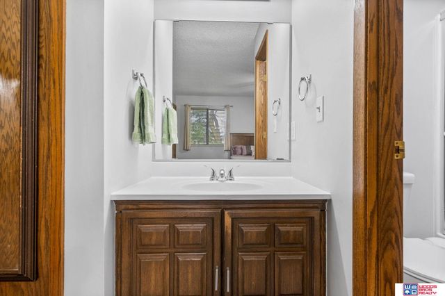 3515 Neerpark Drive, Lincoln, NE 68506
