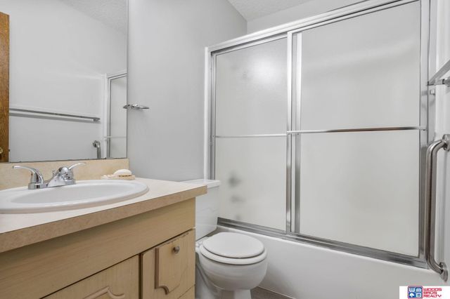 3515 Neerpark Drive, Lincoln, NE 68506